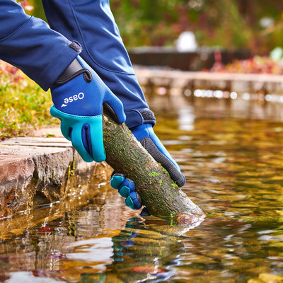 Neoprene Pond Gloves - XX-Large in use